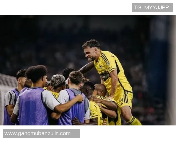 哥伦布队与纳什维尔队的激烈对决展现足球魅力与团队精神